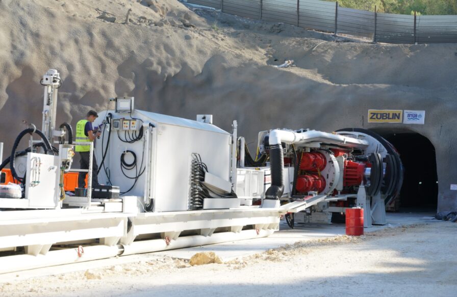 מכונה לקריית מנהרת מים מערכת חמישית לירושלים