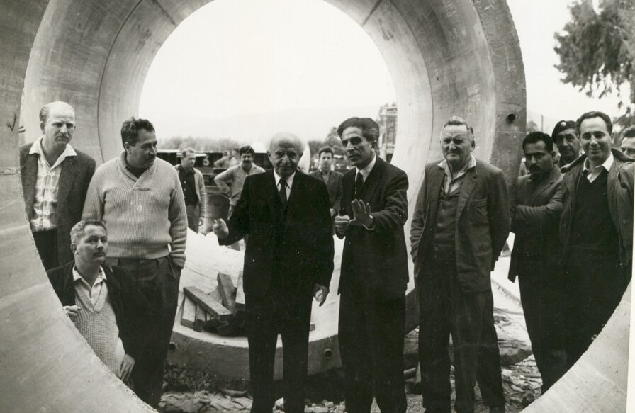 בן גוריון ושמעון פרס בביקור באתר ספיר